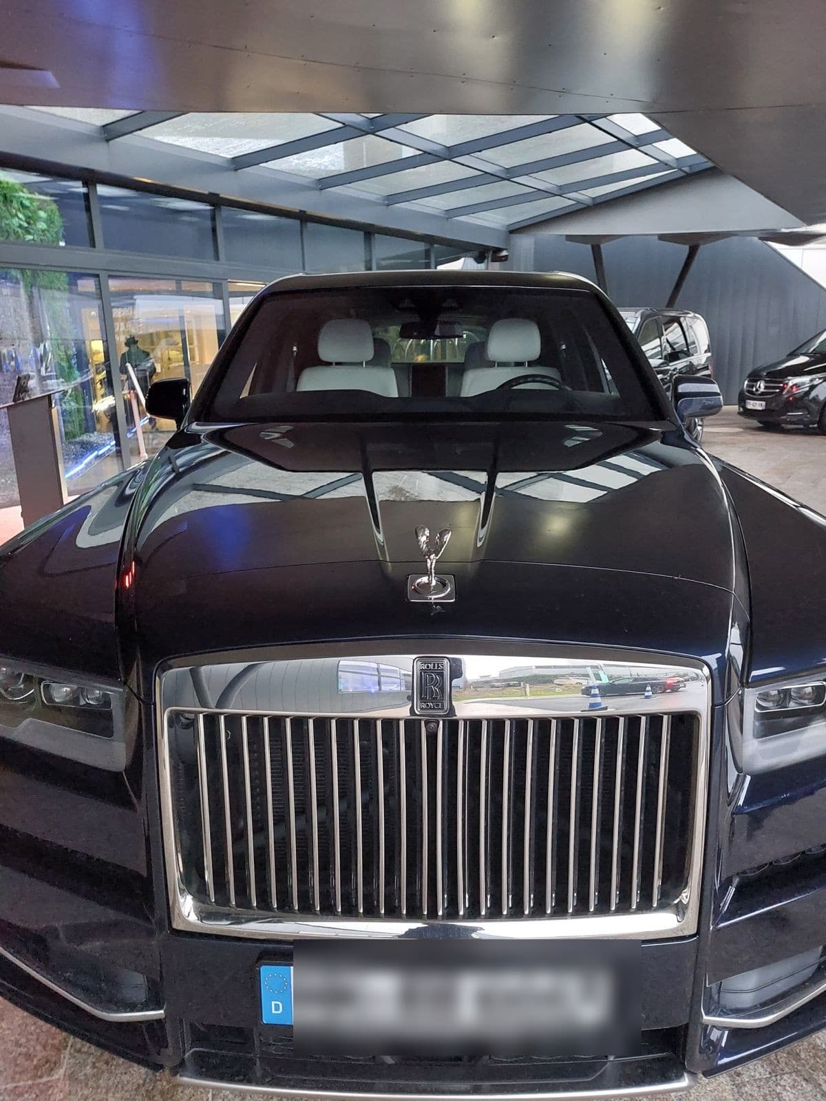 Rolls-Royce Cullinan — view 3
