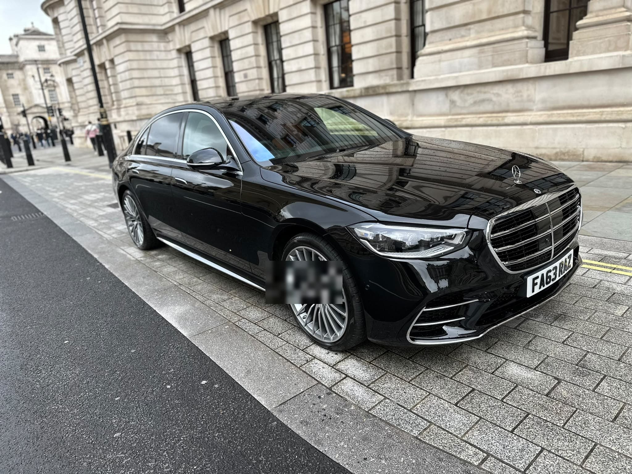 Mercedes-Benz S-Class: view 2