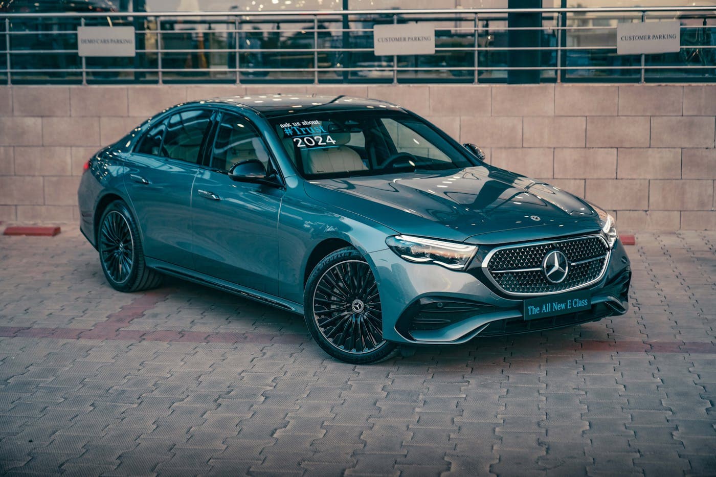 Mercedes-Benz E-Class: view 5